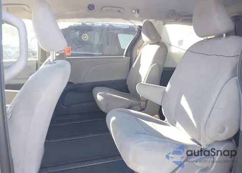 2019 Toyota Sienna L 7 Passenger z USA, uszkodzony, nr VIN 5TDZZ3DC0KS987590